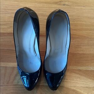 Christian Louboutin Shiny Black Pumps
